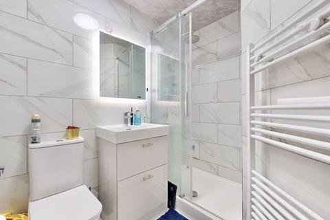 2 bedroom apartment for sale, Reid Close, Hayes, UB3