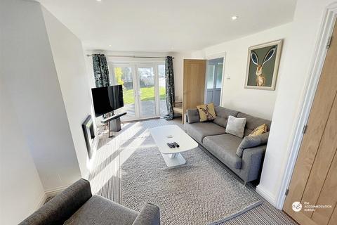 3 bedroom semi-detached house to rent, Pendrea Park, Camborne TR14