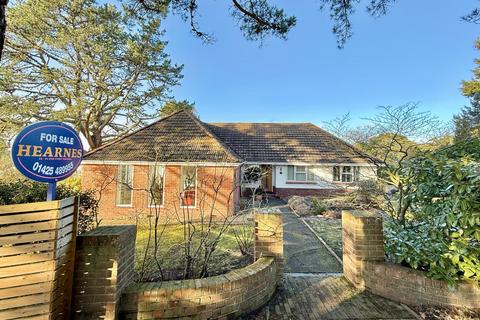 4 bedroom detached bungalow for sale, Pine Drive, St. Ives, BH24 2LN