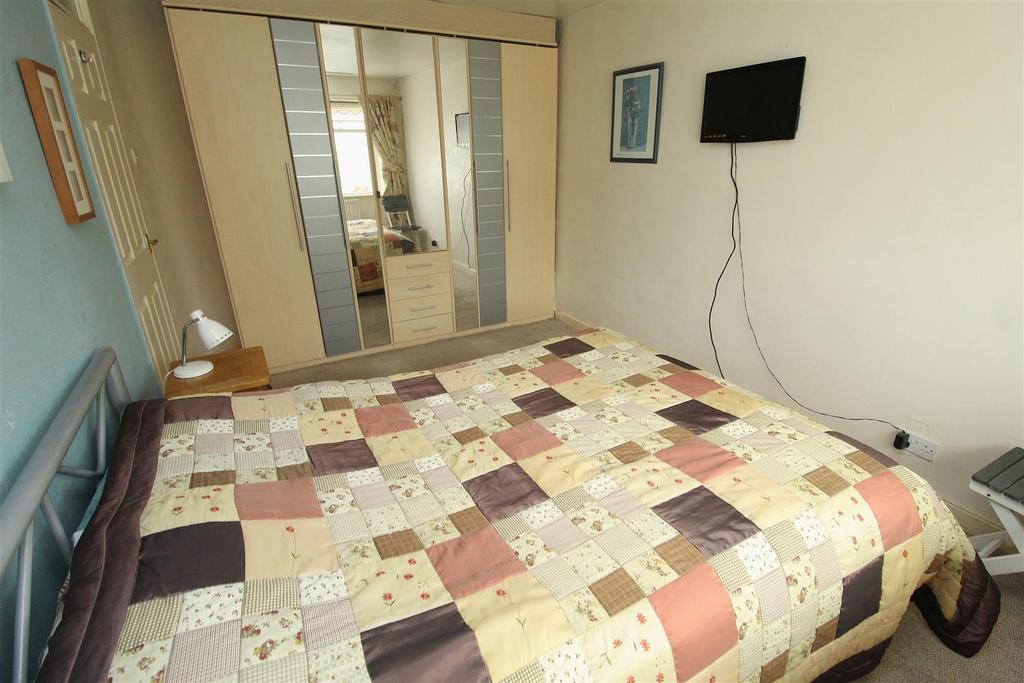 Bed1a.JPG