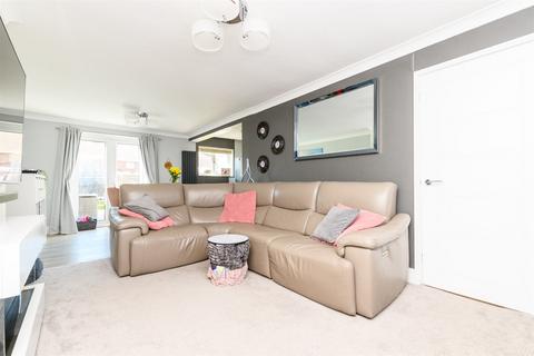 38 Frittenden Road, Wainscott, Rochester, ME2 4JU