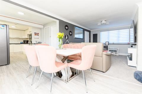 38 Frittenden Road, Wainscott, Rochester, ME2 4JU