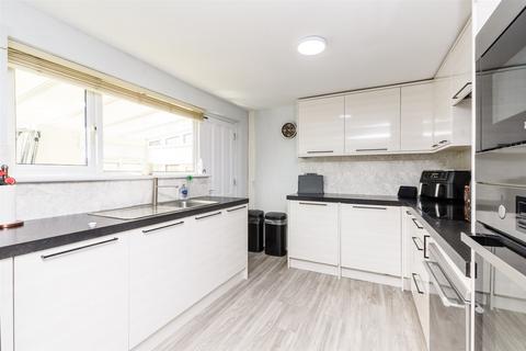 38 Frittenden Road, Wainscott, Rochester, ME2 4JU