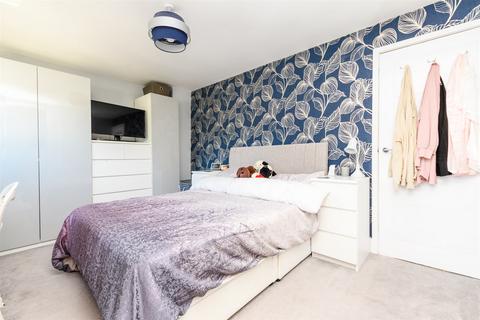 38 Frittenden Road, Wainscott, Rochester, ME2 4JU