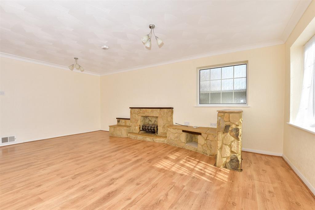 Lounge/Dining Area