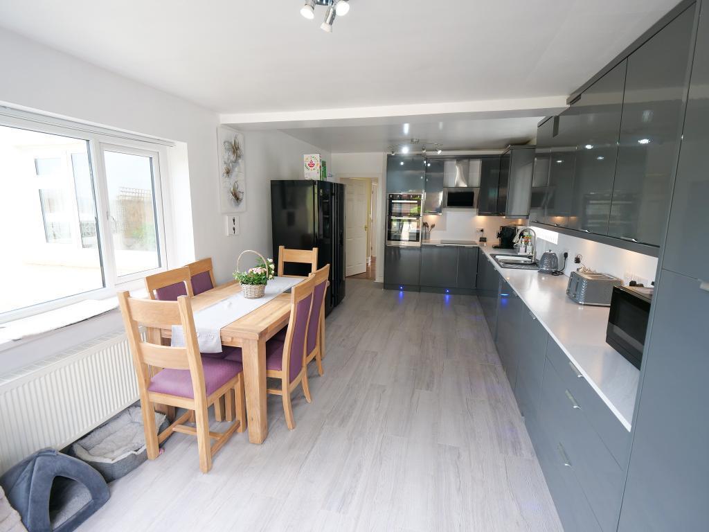 Kitchen Dual Aspect