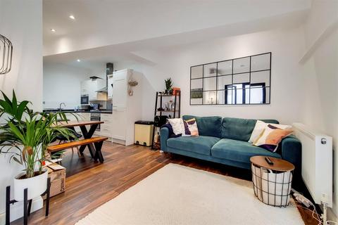 2 bedroom apartment to rent, London SW12