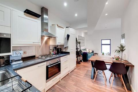 2 bedroom apartment to rent, London SW12