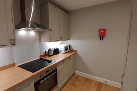 3 bedroom flat to rent, Bruntsfield Place, Edinburgh, EH10