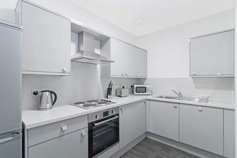 5 bedroom flat to rent, Polwarth Crescent, Edinburgh, EH11