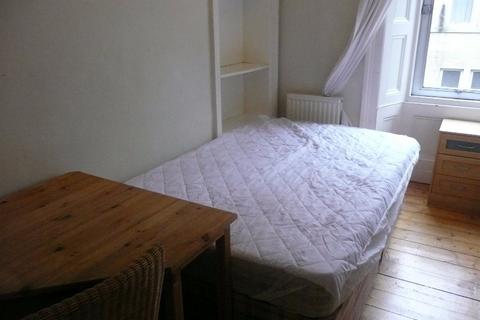 3 bedroom flat to rent, Buccleuch Terrace, Edinburgh, EH8