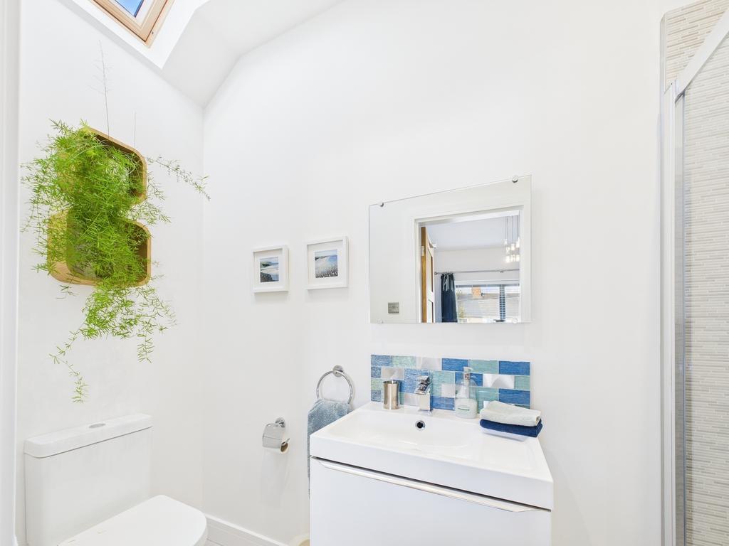 Bedroom Two En-suite