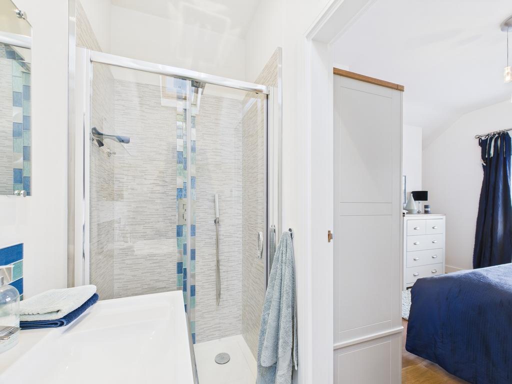 Bedroom Two En-suite