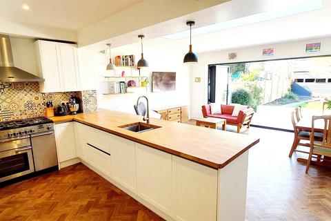 4 bedroom end of terrace house to rent, Elmstead Gardens, Worcester Park KT4