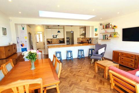 4 bedroom end of terrace house to rent, Elmstead Gardens, Worcester Park KT4
