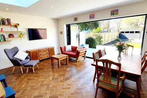 4 bedroom end of terrace house to rent, Elmstead Gardens, Worcester Park KT4