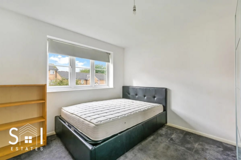 225 Redford Close, Feltham, TW13 4TG