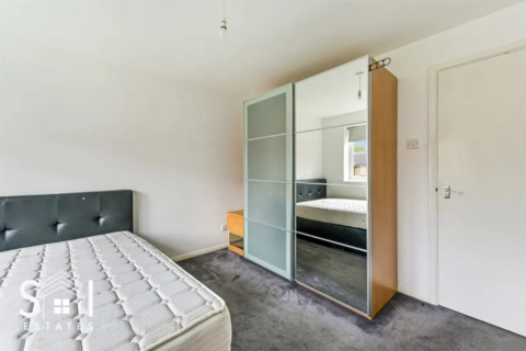 225 Redford Close, Feltham, TW13 4TG