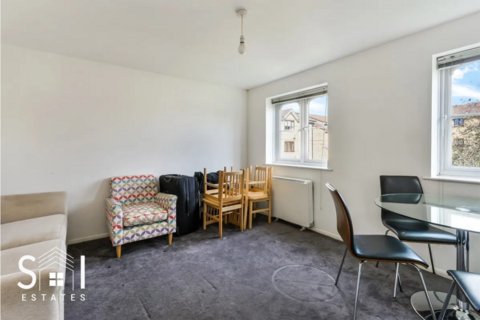 225 Redford Close, Feltham, TW13 4TG