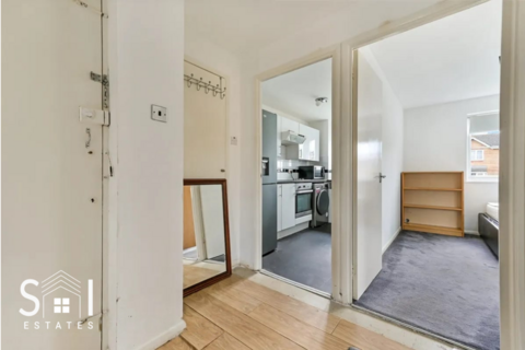 225 Redford Close, Feltham, TW13 4TG