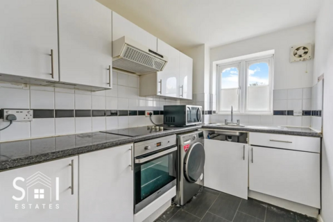 225 Redford Close, Feltham, TW13 4TG