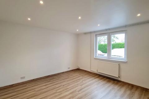 3 bedroom terraced house to rent, Laburnum Crescent, Kettering