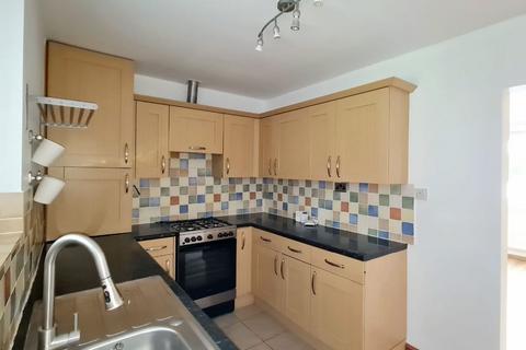 3 bedroom terraced house to rent, Laburnum Crescent, Kettering