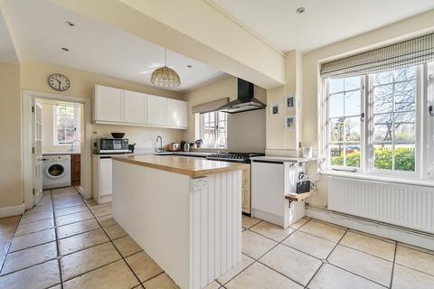 5 bedroom detached house for sale, Orchard Road, Reading RG10