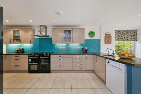 33 The Crescent, Belmont, Sutton, SM2 6BP