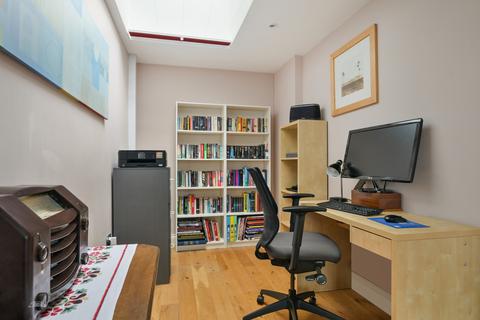 33 The Crescent, Belmont, Sutton, SM2 6BP