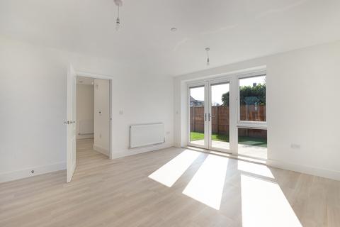 3 bedroom semi-detached house to rent, Willingale Road, Essex IG10