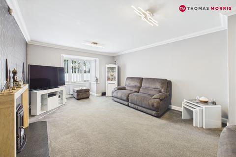 4 bedroom detached house for sale, Lauras Close, St. Neots PE19