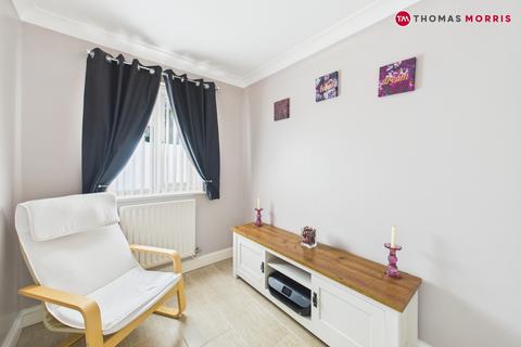 4 bedroom detached house for sale, Lauras Close, St. Neots PE19
