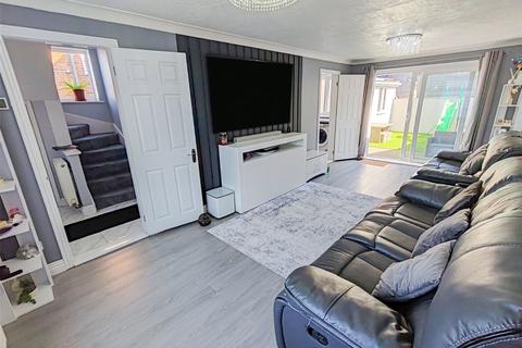 3 bedroom semi-detached house for sale, Limetree Close, Kent ME5