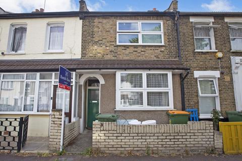 3 bedroom terraced house to rent, Avenons Road, London E13