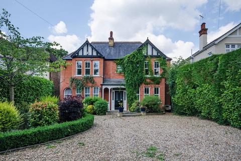 5 bedroom detached house to rent, Catlins Lane, Pinner, HA5