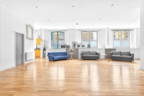 2 bedroom flat for sale, Butlers & Colonial Wharf, Shad Thames, London, SE1