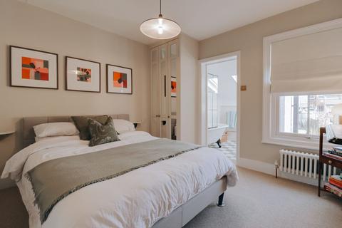 38 Oxhey Avenue, Watford, WD19 4HG