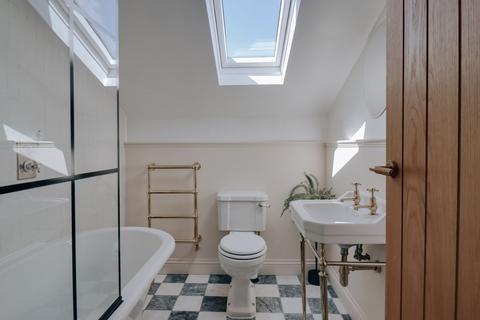38 Oxhey Avenue, Watford, WD19 4HG
