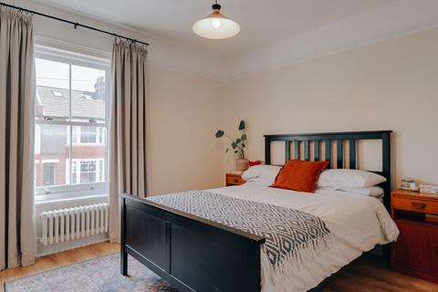 38 Oxhey Avenue, Watford, WD19 4HG