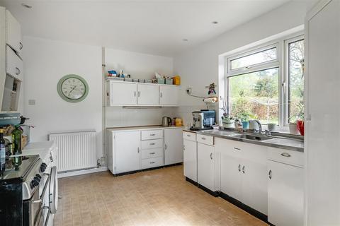 48 Park Road, Oxted, RH8 0AW