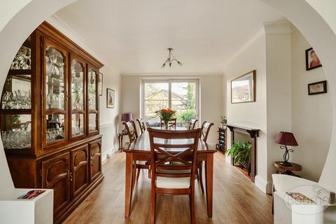4 bedroom semi-detached house for sale, Woodbridge Hill, Guildford, Surrey, GU2
