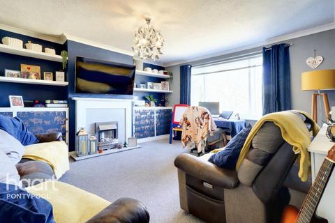 46 Afon Close, New Inn, Pontypool, NP4 0QF