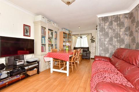 4 bedroom terraced house for sale, Stonebridge Way, Faversham, Kent