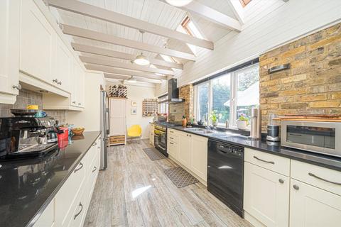 76 Strawberry Vale, Twickenham, TW1 4SE