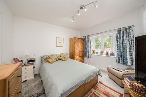 76 Strawberry Vale, Twickenham, TW1 4SE