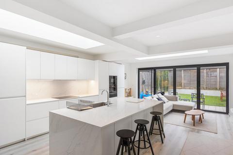 4 bedroom semi-detached house for sale, London W13
