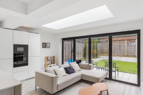 4 bedroom semi-detached house for sale, London W13