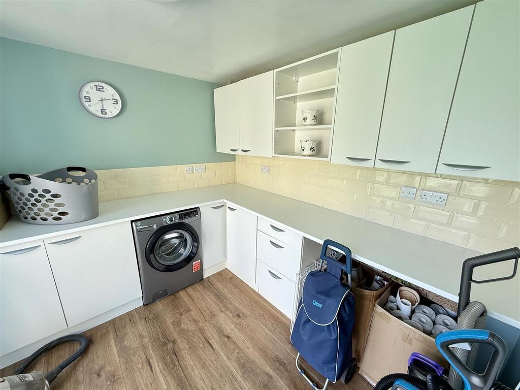 Utility room (former kitchen)
