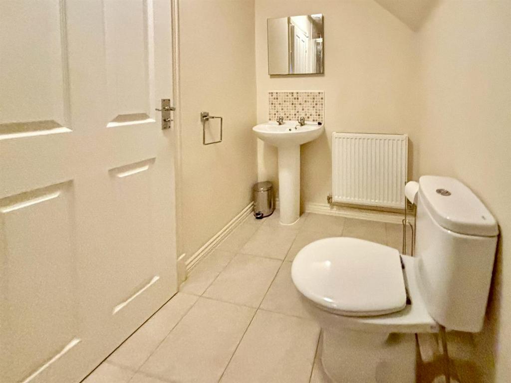 Shower Room / WC: